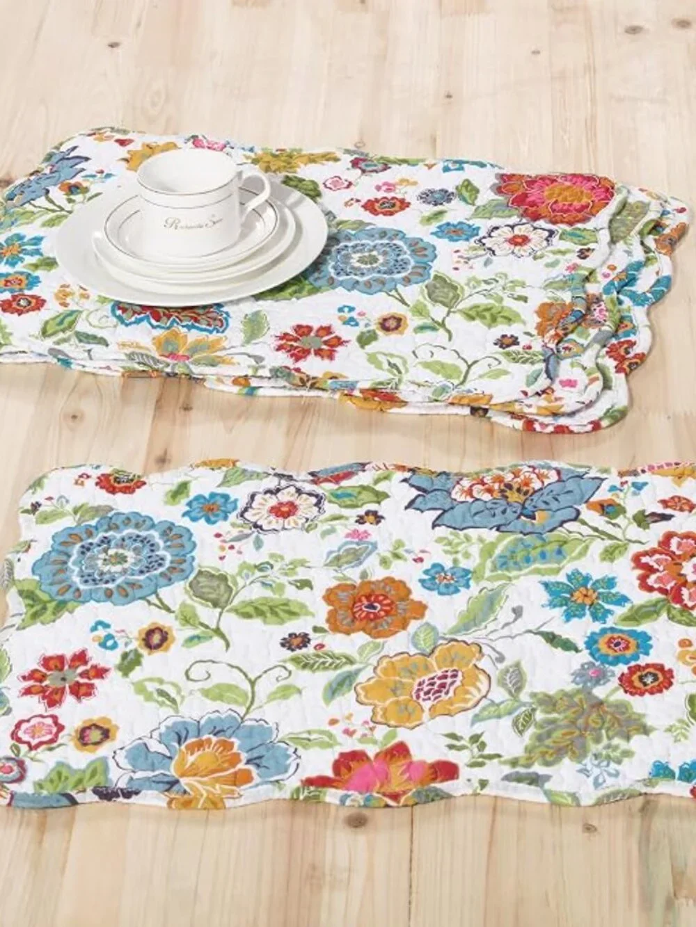 Greenland Home Astoria Placemat Set of 2 White Floral Quilted Scalloped White